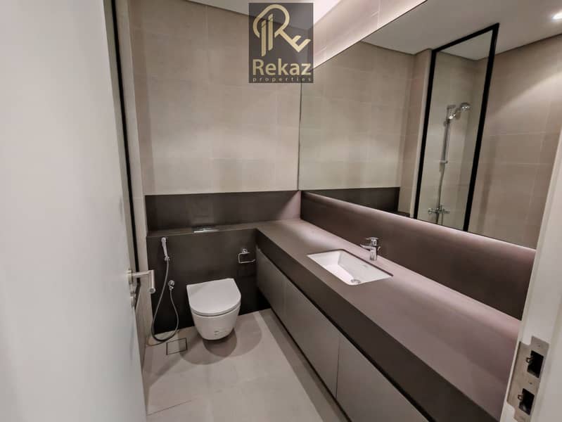 18 MBR Bath. jpg