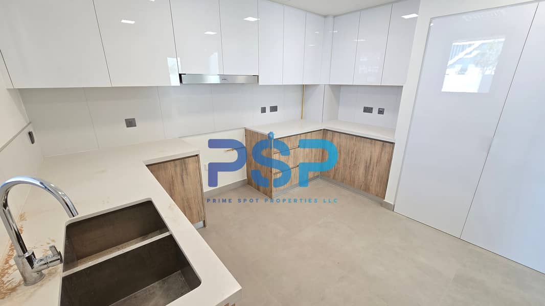 5 Kitchen 1. jpg