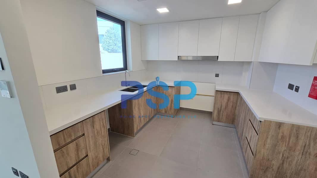 5 Kitchen 1. jpg