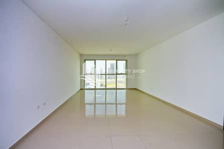 1 Спальня Апартаменты Продажа в Остров Аль Рим, Абу-Даби - 1-bedroom-apartment-al-reem-island-marina-square-rak-tower-living area. JPG