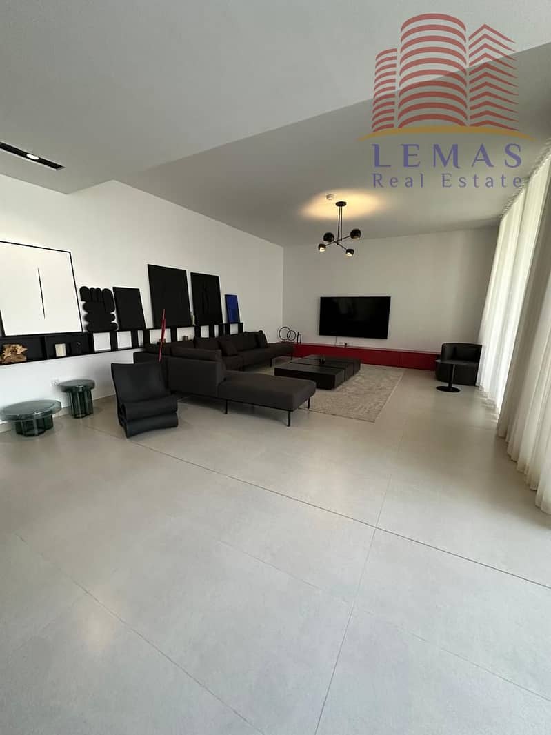 37 d12fbcaa-8daa-49d5-ba67-f8ca8cb1b6e3. jpg