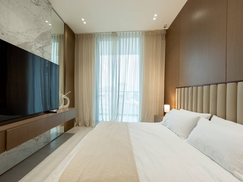 6 Bedroom Full Balcony. jpg