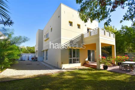 3 Bedroom Villa for Sale in The Meadows, Dubai - Exclusive | Huge plot | Renovation opportunity