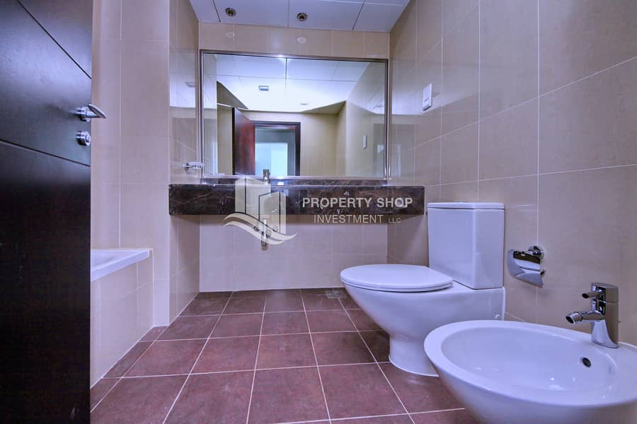 12 2-bedroom-abu-dhabi-al-reem-island-shams-abu-dhabi-sky-tower-master-bathroom. JPG