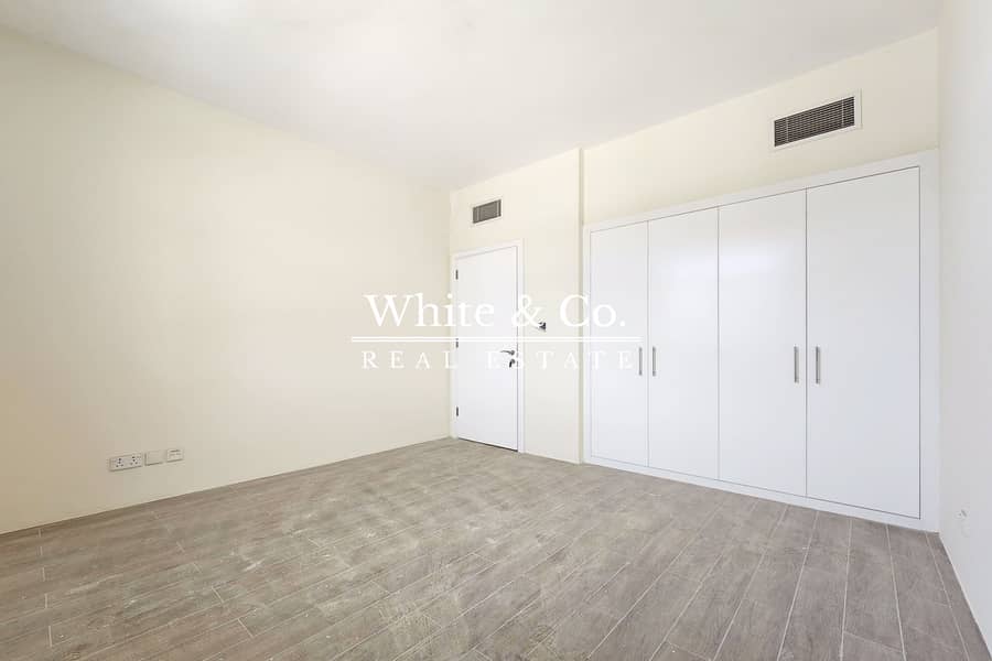 Fully Upgraded| Landscaped |Great Location - Image 11