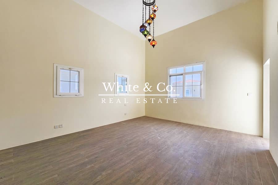 Fully Upgraded| Landscaped |Great Location - Image 13