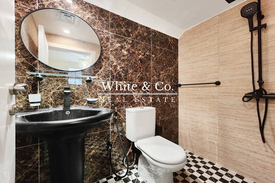 Fully Upgraded| Landscaped |Great Location - Image 15