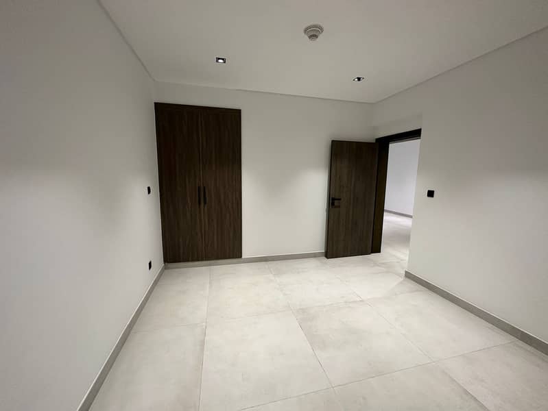 10 8b4060db-ecc8-425c-8d3a-99c07a91e4b0. jpg