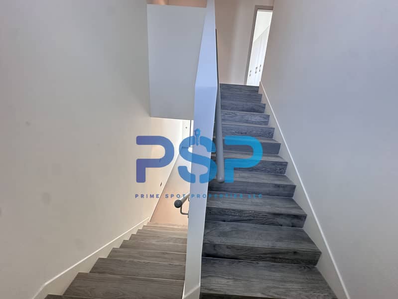 10 1 stairs middle. JPG