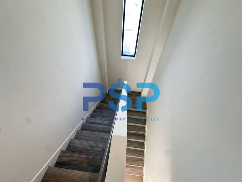 11 2 STAIRS UP. JPG