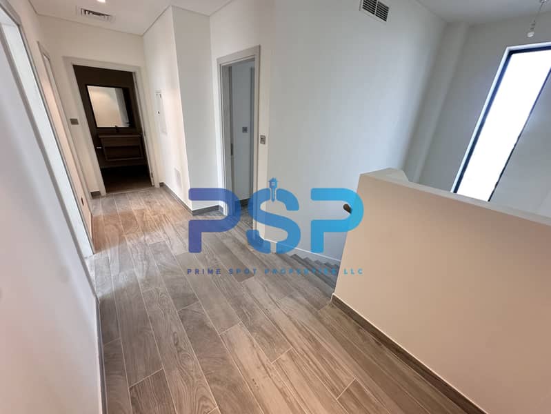 12 2 HALLWAY. JPG