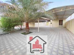 فيلا طابق ارضي للإيجار بعجمان منطقه الحميديه  5 غرف وصاله  ومجلس رجالي خارجي  ومجلس حريمي  مطبخ واستور وغرفه خادمه  مساحه 10 الاف قدم  الفيلا بها مكيفات  مطلوب 90 الف درهم
