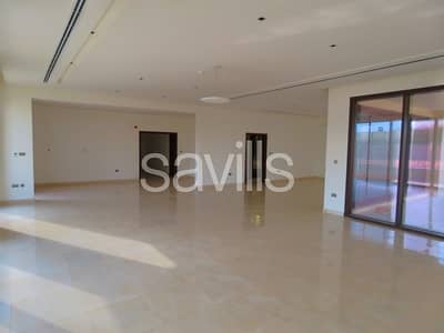 Stunning six bedroom villa in a prime location Stunning six bedroom villa in a prime location