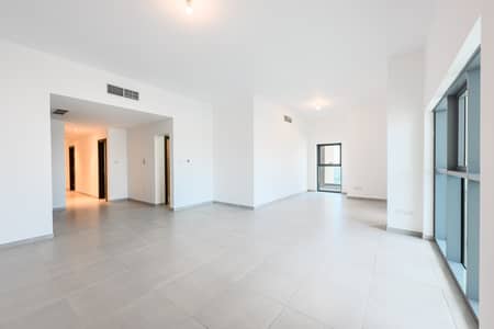 4 Bedroom Penthouse for Rent in Al Bateen, Abu Dhabi - Living Room 2. jpg