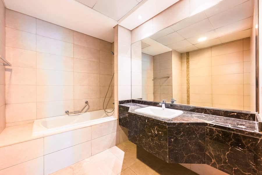 5 Bathroom - 4. jpg