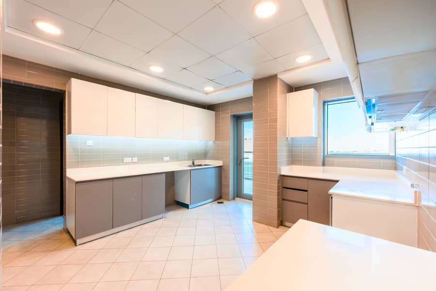 7 Kitchen. jpg