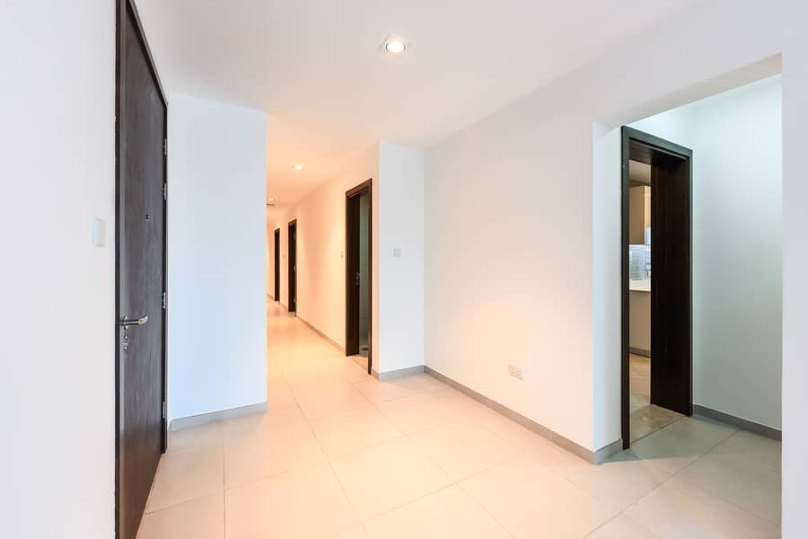 8 living room 3. jpg