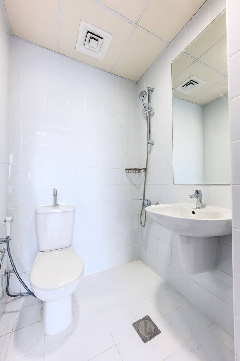 10 Maids Bathroom. jpg