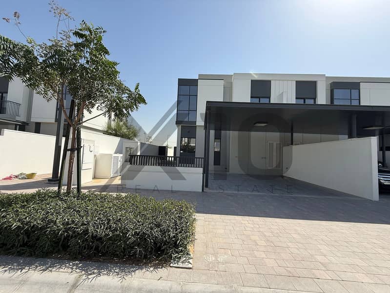 Sigle Row, Corner ,Close to Pool and Park Sigle Row, Corner ,Close to Pool and Park