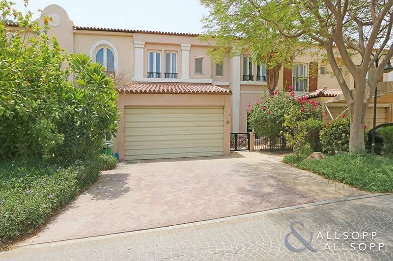 Great location | Close to Pool | 4 Bedroom