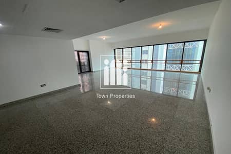 2 Majles | 3BR + Maid Duplex | Balcony |
