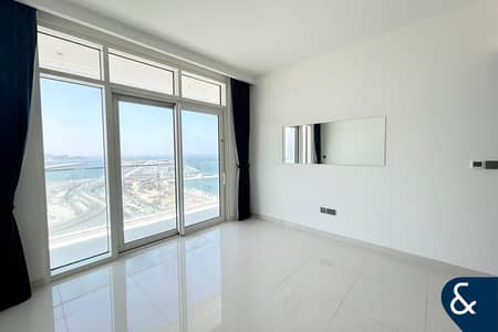 2 Bedroom Flat for Rent in Dubai Harbour, Dubai - 2 Beds | Beachfront Living | Large Balcony