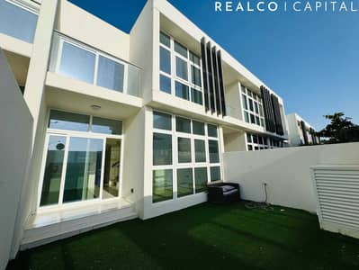 3 Bedroom Townhouse for Rent in DAMAC Hills 2 (Akoya by DAMAC), Dubai - Close Kitchen | Single Row | Private Garden