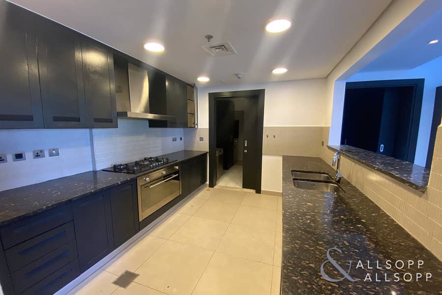 4 3 Beds Duplex | Lake View | Available Now