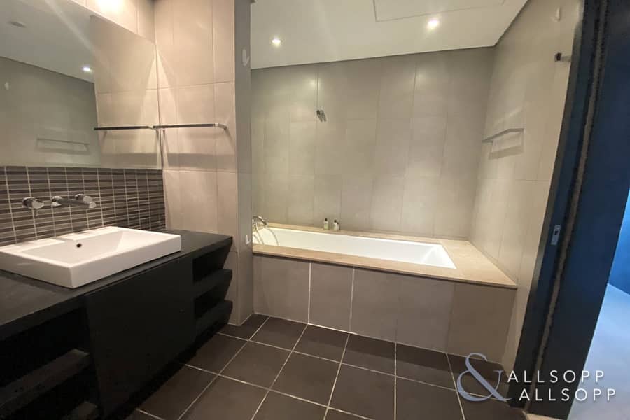 9 3 Beds Duplex | Lake View | Available Now