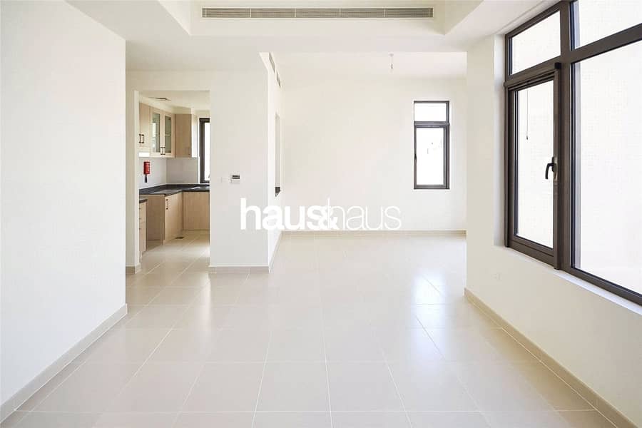 Corner Unit | Single Row | On The Pool And Park Corner Unit | Single Row | On The Pool And Park