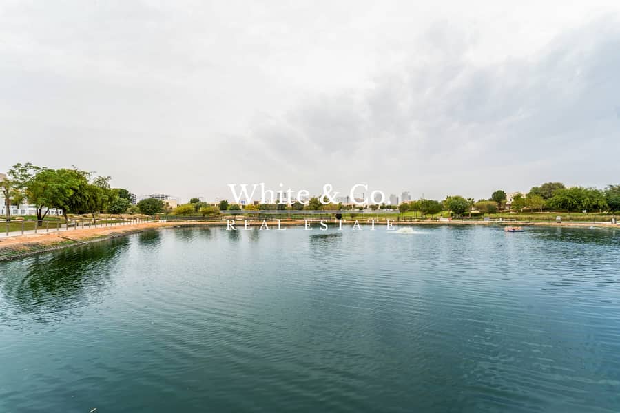 Lake Backing | 3BR Single Row | Amenities Lake Backing | 3BR Single Row | Amenities