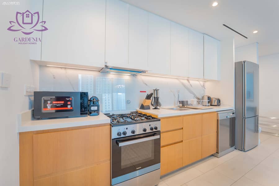 7 Kitchen 1. jpg