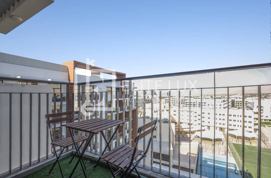 8 Balcony 1-min. jpg