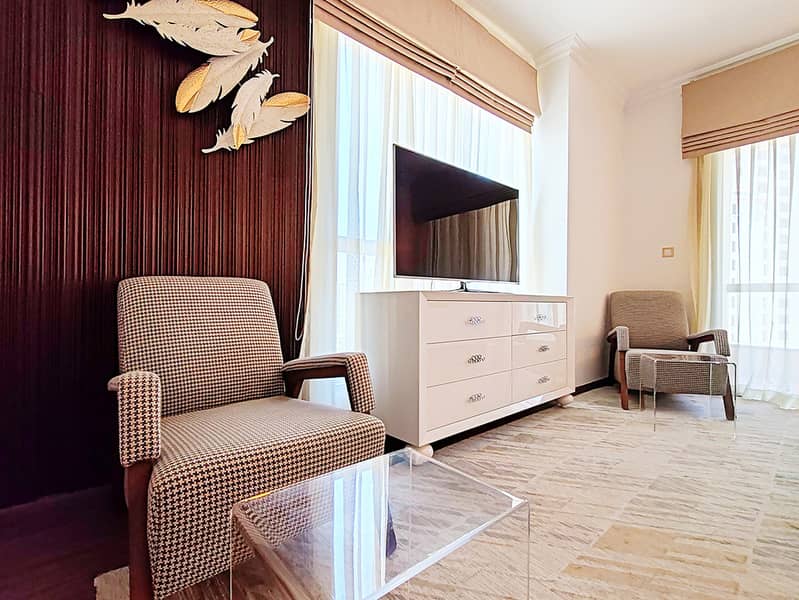 27 bedroom-mirror-10. jpg