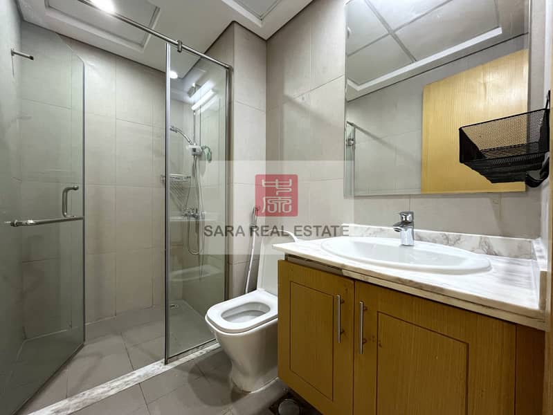38 13.0 Shared Batroom. JPG