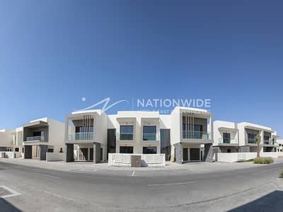 4 Bedroom Townhouse for Sale in Yas Island, Abu Dhabi - Perfect 4BR+Maid | Double Row | Top Community