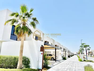 Single Row | Corner Unit | Close To Gate