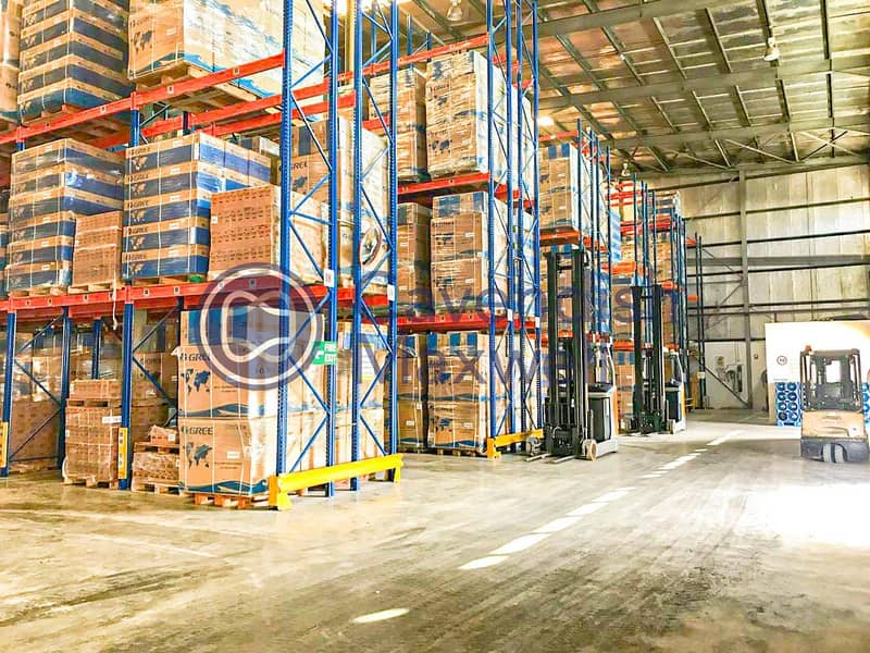 Warehouse with racking system - JAFZA