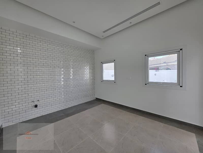 7 9630d9ab-a0ab-43ed-9776-ffcb7a89ed0e. jpg