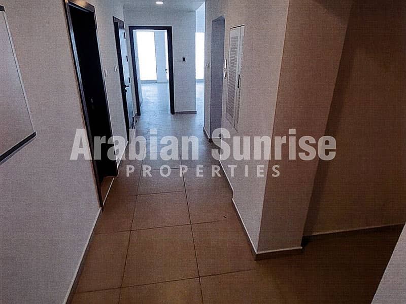 8 Gate Tower 3 -1BR-3213- entrance. jpg