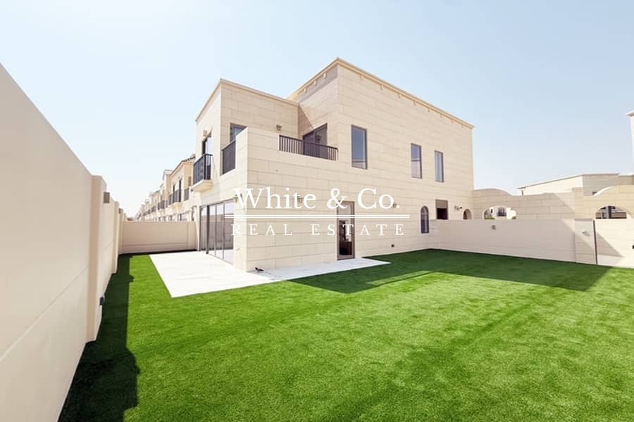 Large Corner Plot | Single Row | Brand New Large Corner Plot | Single Row | Brand New