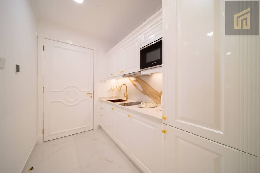 4 Kitchen 3. jpg
