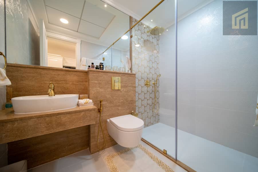 6 Bathroom 1. jpg