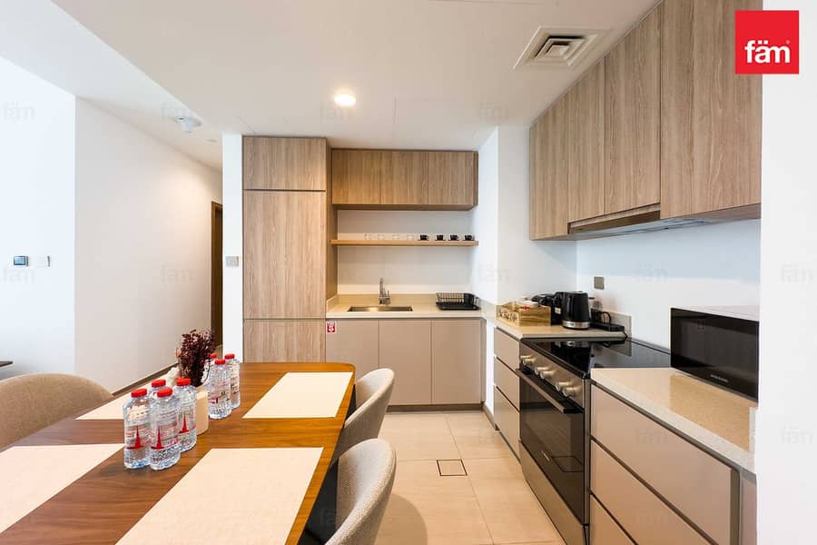 PRIME LOCATION STUNNING VIEW SPACIOUS FURNISHED