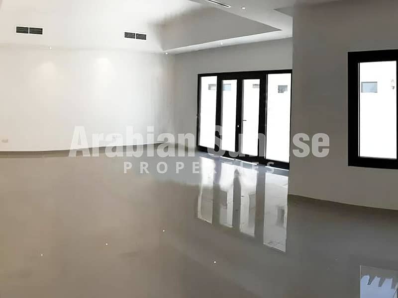 2 Bloom Gardens-TH-182-3BR-Living. jpg