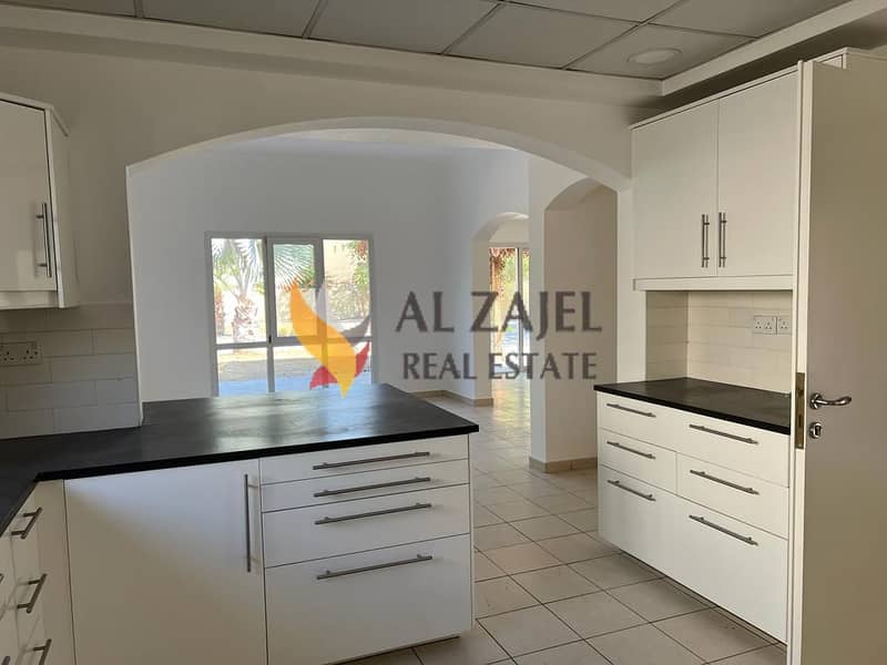 14 Kitchen1. jpeg