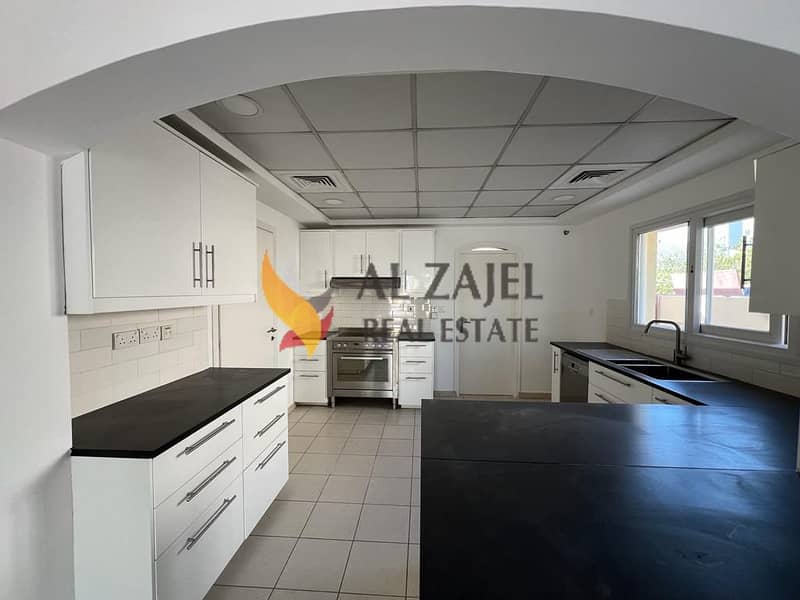 15 Kitchen2. jpeg