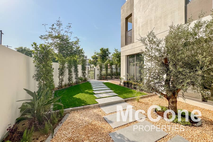 Corner Plot | Equipped Kitchen | Single Row Corner Plot | Equipped Kitchen | Single Row