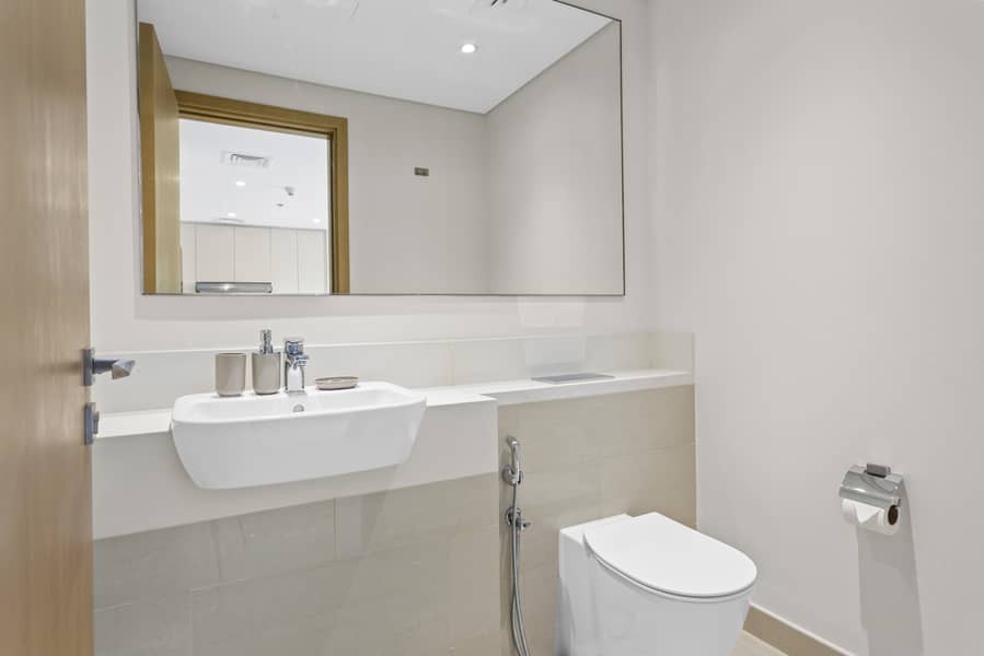 Luxurious Living 3 Bedroom at Harbour Views - Image 23