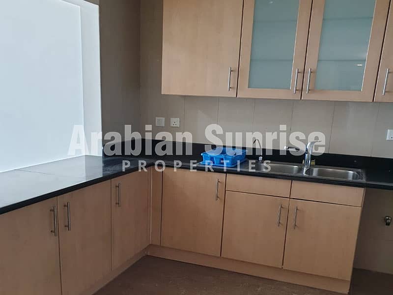 6 Sun-Tower-2BR-2503B-1565sft-Kitchen. jpg